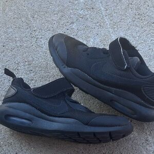 Nike Kids All Black Air Sneakers | Size 11C